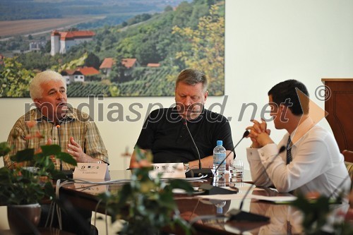 Dr. László Göncz, poslanec madžarske narodnostne skupnosti v Državnem zboru Republike Slovenije, Danilo Krapec, direktor Regionalne razvojne agencije Mura ter Matej Vučko, moderator okrogle mize