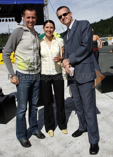 Andrej Jereb, voznik rallyja, Vesna Slapernik, vodja službe za odnose z javnostmi pri Toyoti in Uroš Skuhala, izvršilni direktor marketinga Zavarovalnice Maribor