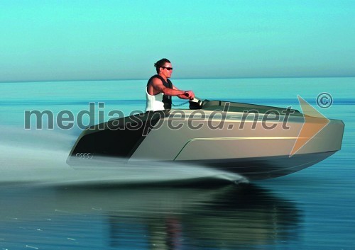 Audi Trimaran jahta