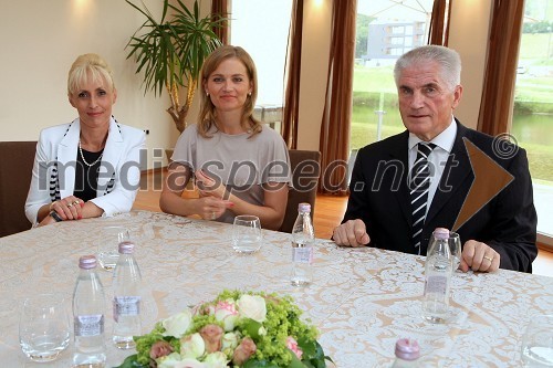 Patricija Jankovič, predsednica programskega odbora konference, Katarina Kresal, ministrica za notranje zadeve ter prof. dr. Ludvik Toplak, predsednik Evropskega središča Maribor