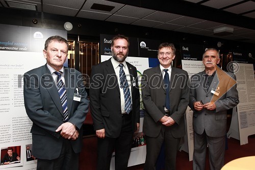 Prof. dr. Anton Dvoršek, predavatelj na Fakulteti za varnostne vede UM, prof. dr. Gorazd Meško, dekan Fakultete za varnostne vede, prof. dr. Danijel Rebolj, rektor Univerze v Mariboru ter Peter Umek, Fakulteta za varnostne vede