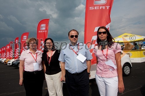 Nada Jarc, lastnica podjetja Avto Jarc, ..., Milan Jarc, lastnik podjetja Avto Jarc ter Simona Mavsar, direktorica znamke Seat pri Porsche Slovenija d.o.o.