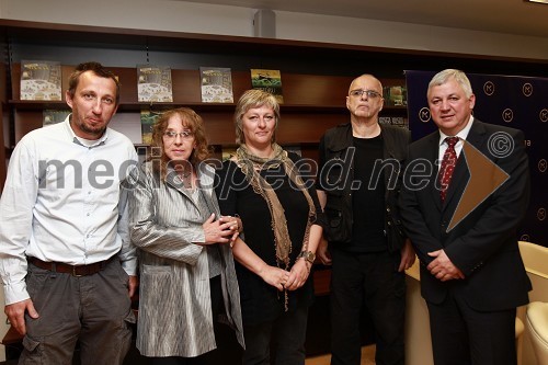 Damijan Stepančič, ilustrator, Svetlana Makarovič, pisateljica, Majda Koren, slovenska mladinska pisateljica, Kostja Gatnik, ilustrator ter Peter Tomšič, predsednik uprave Mladinske knjige Založbe