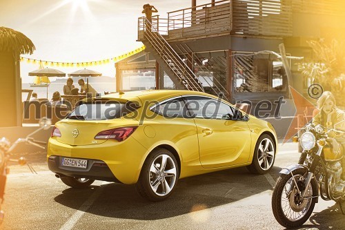 Opel Astra GTC 2012