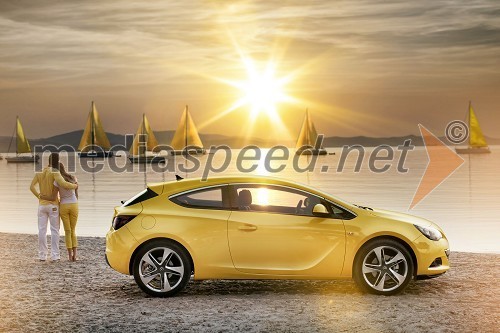 Opel Astra GTC 2012