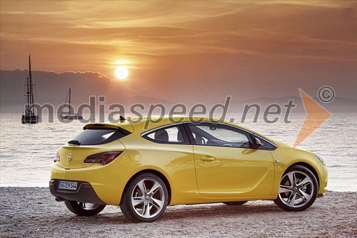 Opel Astra GTC 2012