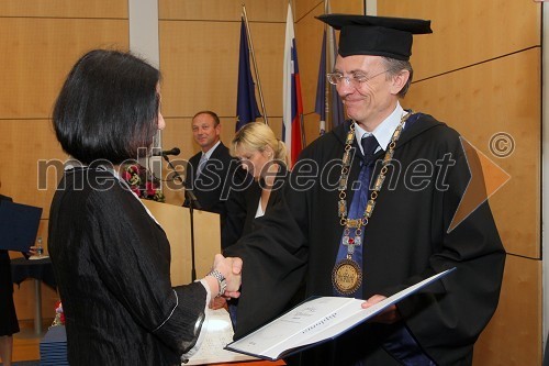 Dr. Liljana Ilić, Fakulteta za kemijo in kemijsko tehnologijo Univerze v Mariboru ter prof. dr. Danijel Rebolj, rektor Univerze v Mariboru	