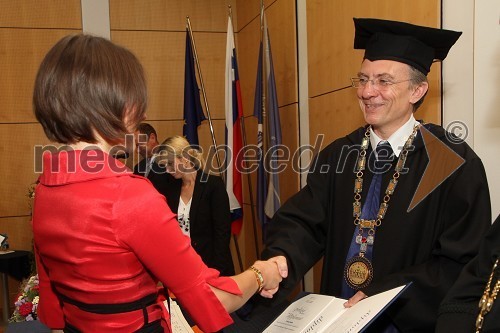 Dr. Franja Šulek, Fakulteta za kemijo in kemijsko tehnologijo Univerze v Mariboru ter prof. dr. Danijel Rebolj, rektor Univerze v Mariboru	