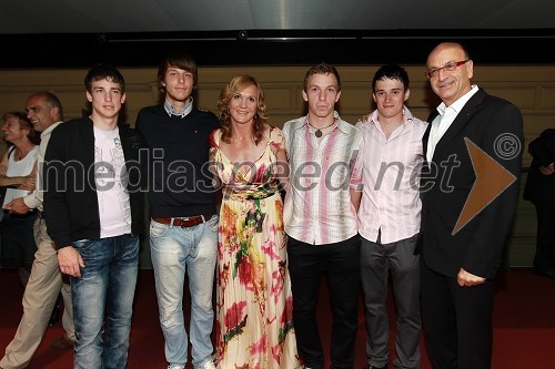 Boštjan Klavžar, Amel Ščuk, Petra Majdič, smučarska tekačica, Gregor Kralj, Matej Šimec ter Heinz Slesak, direktor Porsche Slovenija d.o.o.