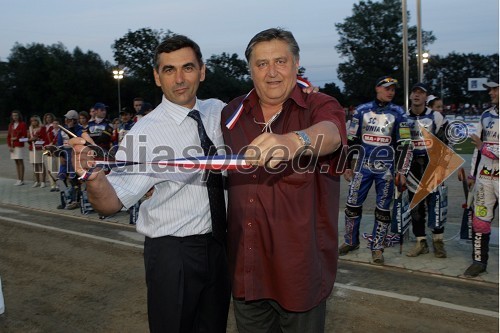 Lastnik stadiona Milenium in predsednik Speedway kluba Unia Goričan Zvonimir - Zvonko Pavlic ter podpredsednik HMZ (Hrvaške moto zveze) s prerezanim trakom novega stadiona