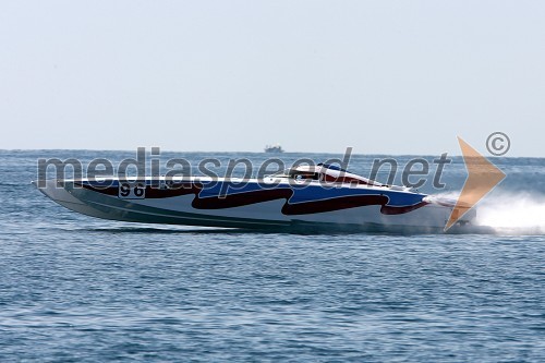čoln QATAR 96, voznika šejk Hassan J.Al Tani ( Qatar) in Matteo Nicolini ( Italija)