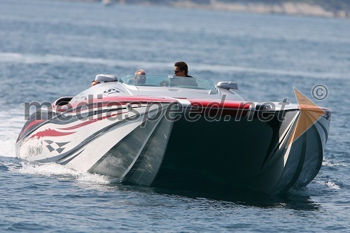 predstavniki sedme sile smo lahko okusili  115mph na vodi,  v čolnu NoorTech