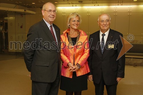 Ray Klinginsmith, predsednik Rotary International, Barbara Kamler Wild, guvernerka distrikta 1910 in Stanko Ojnik, prvi guverner Distrikta 1912	 
