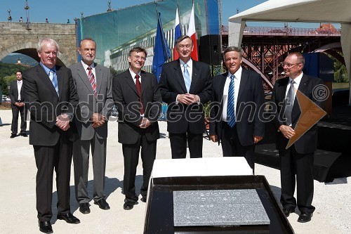 Franc Panjan, predsednik uprave in generalni direktor Begrad d.d., prof. dr. Mirko Pšunder, predsednik Upravnega odbora Univerze v Mariboru, prof. dr. Danijel Rebolj, rektor Univerze v Mariboru, dr. Danilo Türk, predsednik Republike Slovenije, prof. dr. Ivan Krajnc, dekan Medicinske fakultete Univerze v Mariboru in Peter Kosi, direktor podjetja Granit d.d.