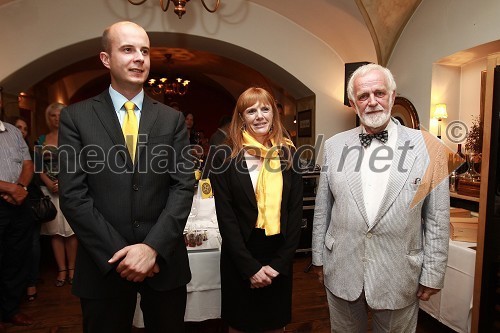 Mitja Herga, direktor za enologijo ter razvoj vinogradništva in vinarstva pri P&F Jeruzalem Ormož ter P&F Jeruzalem Ljutomer, Andreja Komel, direktorica za trženje, finance in splošne zadeve pri P&F Jeruzalem Ormož ter P&F Jeruzalem Ljutomer in Mitja Meršol, licitator