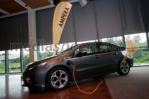 Predpremierna predstavitev avtomobila Opel Ampera