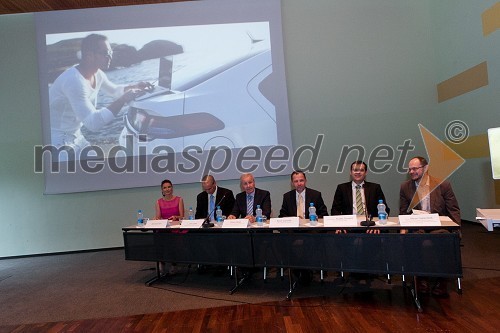 Bernarda Žarn, voditeljica, Jure Leben, Služba vlade RS za podnebne spremembe, Robert Žerjal, Iskra Avtoelektrika d.d., Borut Gazvoda, direktor prodaje Opel, Andrej Souvent in dr. Miran Gaberšček, Kemijski inštitut Ljubljana