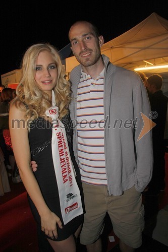 Ajda Sitar, druga spremljevalka Miss Universe Slovenije 2011 in fant Jan Žumer