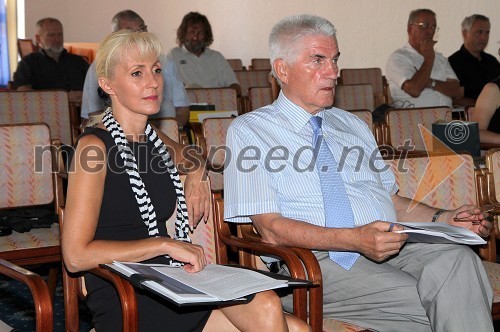 Patricija Jankovič, predavateljica v Evropskem središču Maribor in prof. dr. Ludvik Toplak, predsednik Evropskega središča Maribor