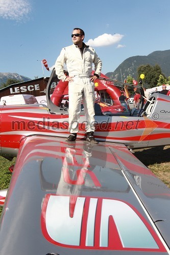 Peter Podlunšek, akrobatski pilot