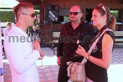 Damjan Murko, pevec, Silvo Bezjak, direktor podjetja SB Team in Mihaela Margan - Miša, novinarka