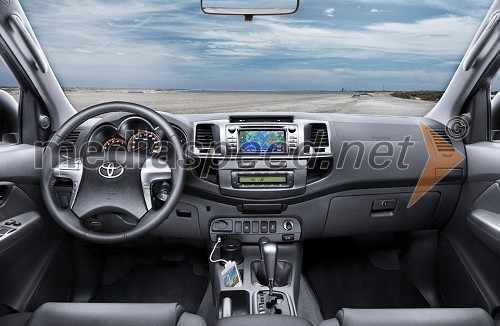 Toyota Hilux 2012 - nov informacijsko-navigacijski sistem