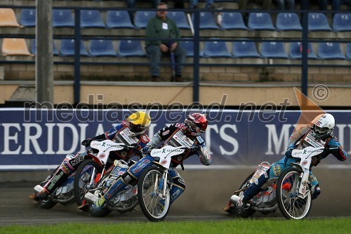 Niels Kristian Iversen (Danska), Bjarne Pedersen (Danska) in Greg Hancock (ZDA) v prvem zavoju
