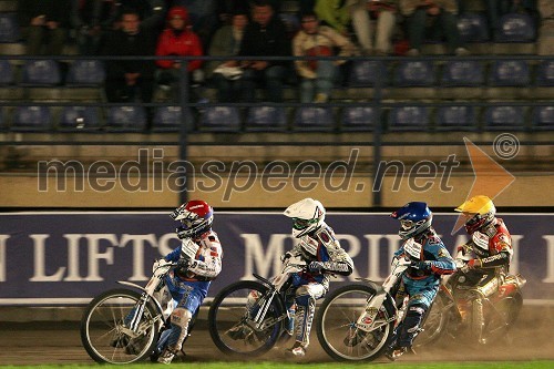 Nicki Pedersen (Danska), Matej Žagar (Slovenija), Greg Hancock (ZDA) in Leigh Adams (Avstralija) v drugi polfinalni vožnji na VN Latvije