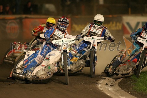 Leigh Adams (Avstralija), Nicki Pedersen (Danska), Matej Žagar (Slovenija) in Greg Hancock (ZDA)  v drugi polfinalni vožnji na VN Latvije