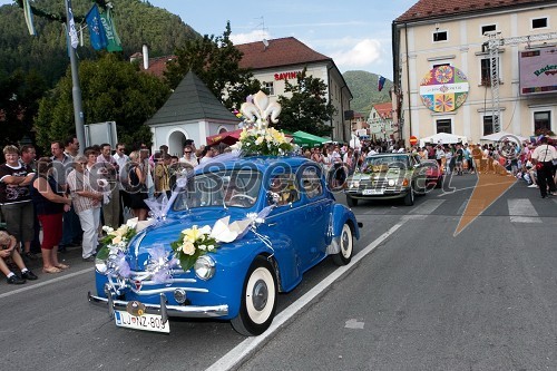 Parada Pivo in cvetje po ulicah Laškega