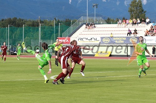 Mario Mandzukić, VfL Wolfsburg in Boštjan Gaberšček, Triglav