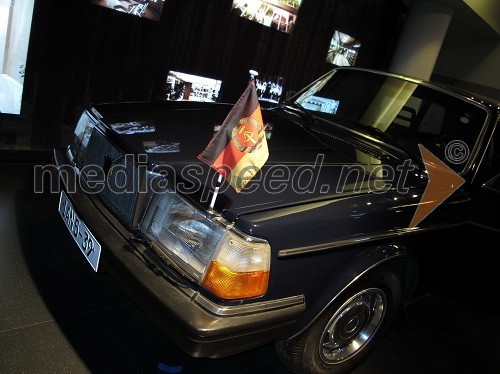 DDR muzej - Volvo, oklepljena kapitalistična limuzina za državno vodstvo, ki je svojim državljanom zapovedalo Trabate za Wartburg-e