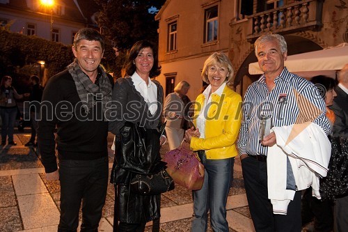 	Aleksander Batič, izvršni direktor NKBM za področje osrednje Slovenije, soproga Julijana in Anton Pugelj, lastnik podjetja Tron d.o.o. s soprogo