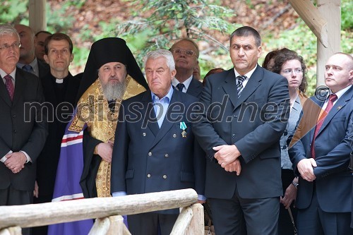 Kiril Stavropoljski in Nevinomijski, škof ruske pravoslavne cerkve, Saša Geržina, predsednik društva Slovenija Rusija in Jure Žerjav, župan občine Kranjska Gora