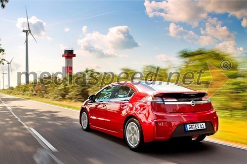 Opel Ampera - prvi električni avtomobil