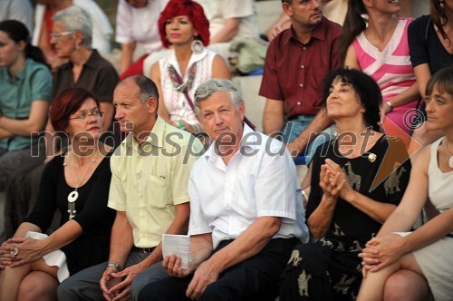 Janko Požežnik, podžupan Mestne občine Celje, Jože Volfand ter  Erika Vouk, pesnica in prejemnica Veronikine nagrade leta 2004