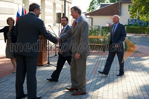 Mag. Dejan Židan, minister za kmetijstvo, gozdarstvo in prehrano, mag. Anton Balažek, župan Lendave in dr. Danilo Türk, predsednik Republike Slovenije, ter ...