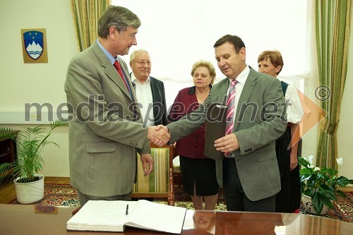 dr. Danilo Türk, predsednik Republike Slovenije in mag. Anton Balažek, župan občine Lendava, ter Kiraly Ludvik in Kiraly Marija (Muca), častni par bogračfesta, in Magdalena Rudaš, grofica bogračfesta