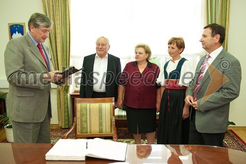 dr. Danilo Türk, predsednik Republike Slovenije in Kiraly Ludvik in Kiraly Marija (Muca), častni par bogračfesta, in Magdalena Rudaš, grofica bogračfesta, ter mag. Anton Balažek, župan občine Lendava