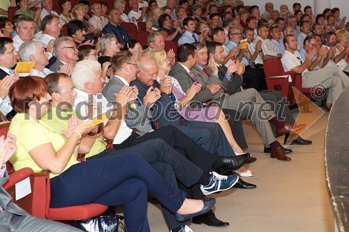 ..., Radovan Žerjav, predsednik SLS in László Göncz, poslanec madžarske narodne skupnosti in Boštjan Lajovic, svetovalec predsednika RS za odnose z javnostmi ter Ladislav Lipič, svetovalec predsednika RS in Mirjana Balažek ter mag. Anton Balažek, župan občine Lendava in dr. Danilo Türk, predsednik Republike Slovenije ter mag. Dejan Židan, minister za kmetijstvo, gozdarstvo in prehrano