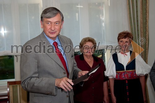 Dr. Danilo Türk, predsednik Republike Slovenije in Kiraly Marija (Muca), častna članica bogračfesta ter Magdalena Rudaš, grofica bogračfesta