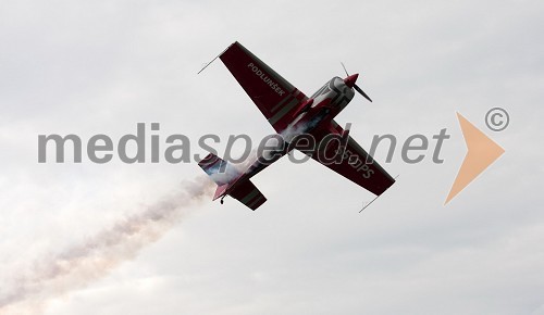 Peter Podlunšek, akrobatski pilot