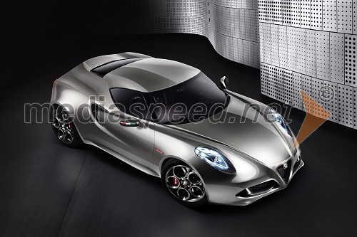 Alfa Romeo 4C koncept v metalni preobleki