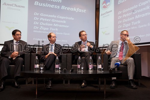 dr. Gonzalo Caprirolo, prof. dr. Dušan Mramor, dekan Ekonomske fakultete v Ljubljani, dr. Žiga Turk in dr. Peter Groznik