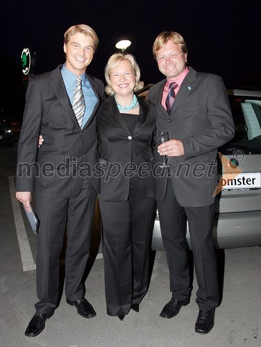 Wilfried Weitegasser, generalni direktor podjetja Porsche Slovenija d.o.o., Sabrina Pečelin, vodja odnosov z javnostmi pri Porsche Slovenija d.o.o. in Marko Škriba, vodja blagovne znamke Škoda v Sloveniji