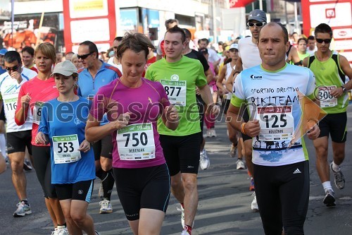 Sonja Krenos (553), Polona Debenjak (750) in Robert Koležnik (125) Brezplačna fotografija na facebooku
