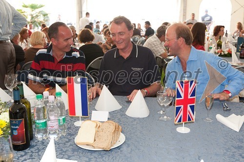 Marko Boštjančič, član uprave Telekoma Slovenije, Jos Douma, veleposlanik Nizozemske v Sloveniji in Andrew Page, veleposlanik Velike Britanije v SLoveniji