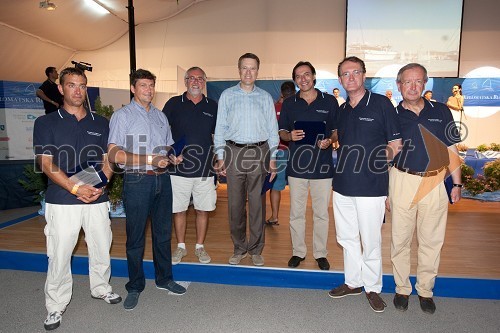 Matjaž Francé, mag. Igor Kolenc, župan občine Izola, Branko Auguštin, JK Veter, Samuel Žbogar, minister za zunanje zadeve, Vojislav Šuc, vodja diplomatske regate, Jos Douma, veleposlanik Nizozemske v Sloveniji in dr. Erwin Kubesch, veleposlanik Avstrije v Sloveniji