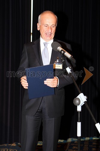 Prof. dr. Stanislav Gobec, dekan Fakultete za farmacijo, Univerza v Ljubljani

 
