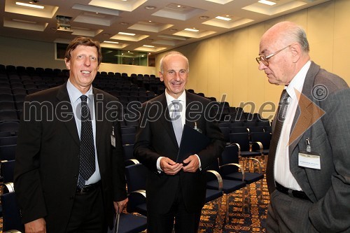 Prof. dr. Željko Knez, dekan Fakultete za kemijo in kemijsko tehnologijo, prof. dr. Stanislav Gobec, dekan Fakultete za farmacijo, Univerza v Ljubljani in prof. dr. Branko Stanovnik, Slovenska akademija znanosti in umetnosti

